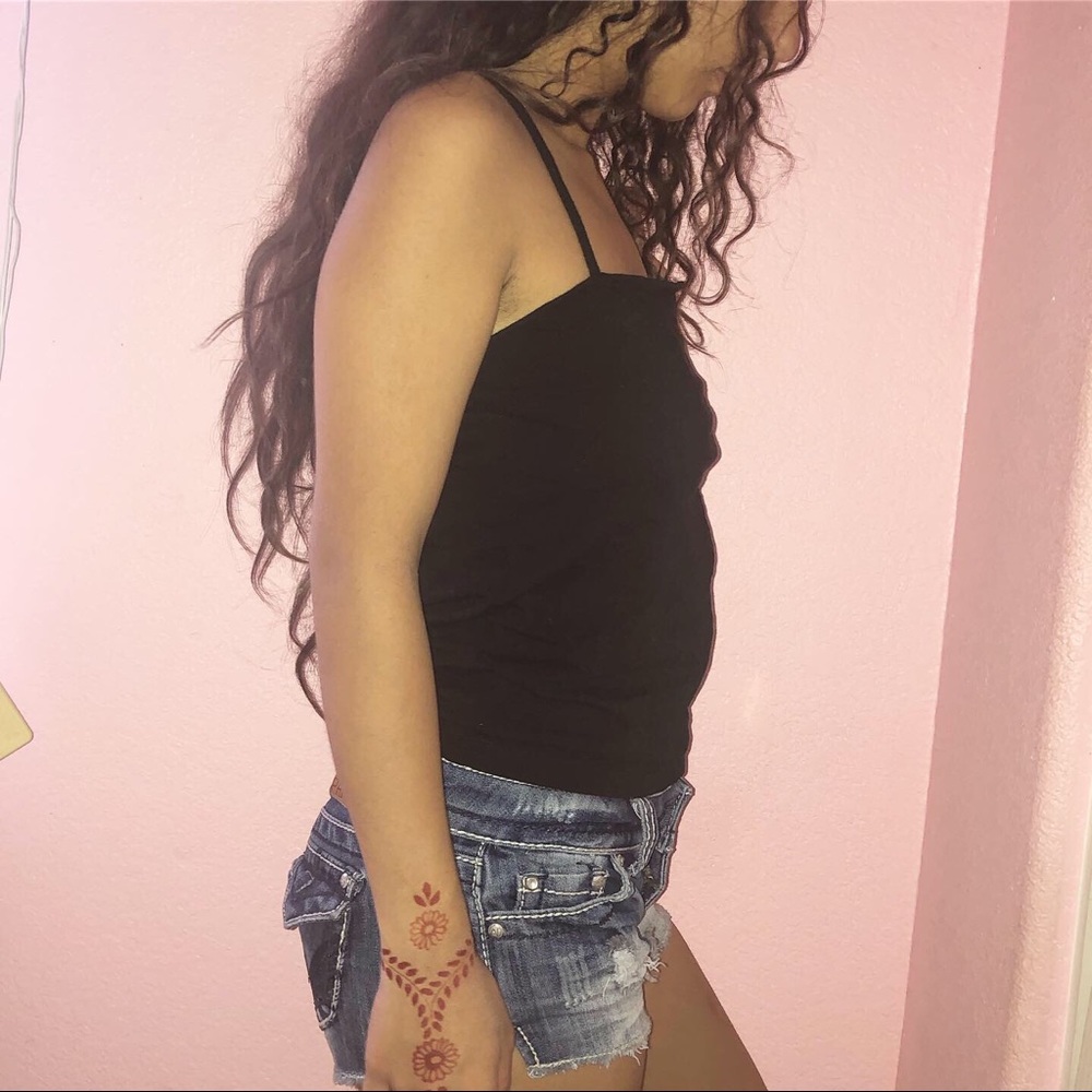 Simple Black Tank - Picture 2 of 4